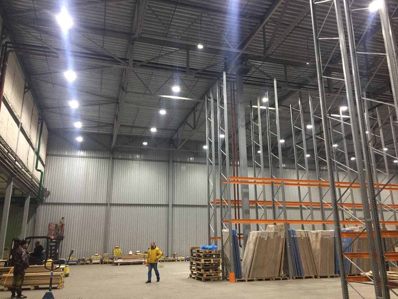Переоборудование промышленными светодиодными светильниками складского комплекса