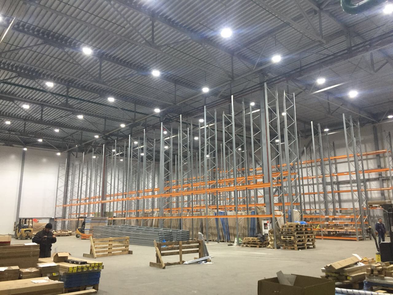 Переоборудование промышленными светодиодными светильниками складского комплекса